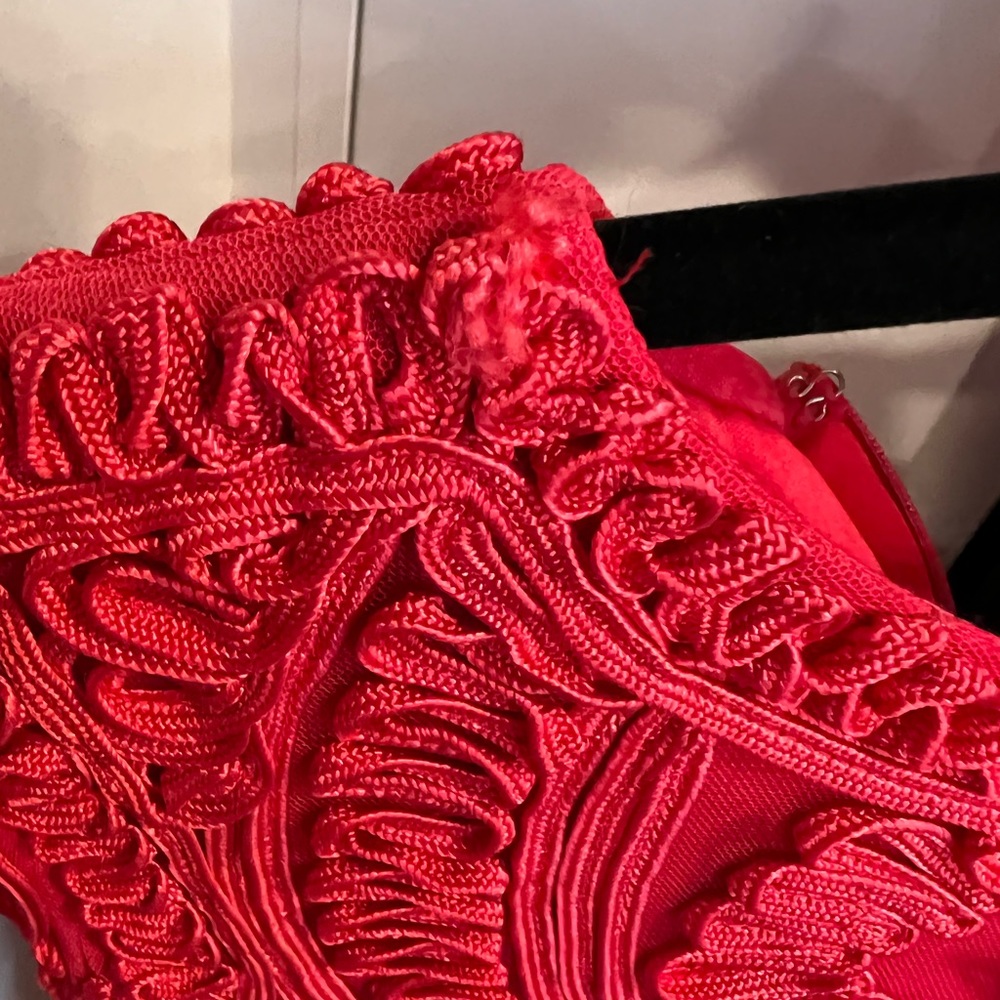 Red dress - Picture 8 of 9